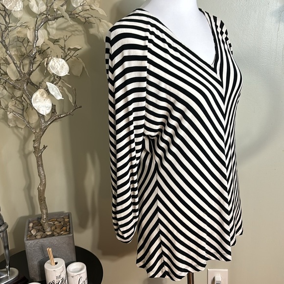 CHICO’S TRAVELERS STRIPE TOP - Picture 3 of 5